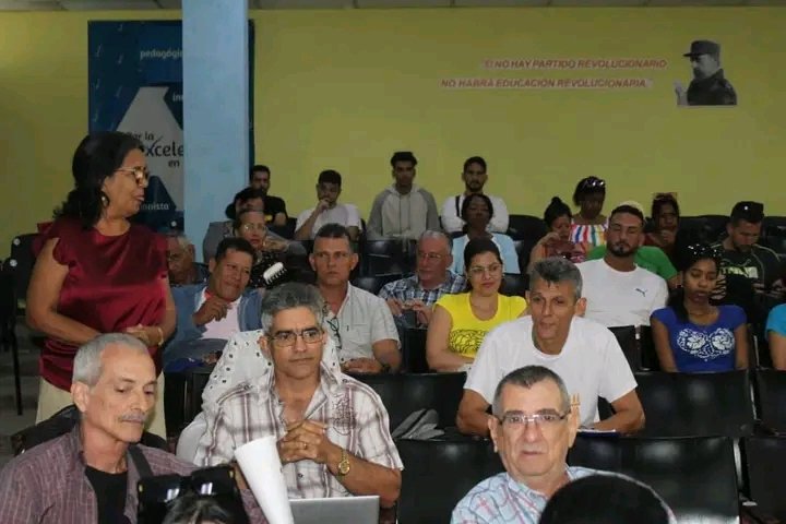 uc_camaguey's tweet image. 👨🏼‍🏫 El Rector de la UC, Dr. C. @madera_julio, realizó este lunes la presentación oficial de la Dra. C. Ognara García García como vicerrectora que atiende los procesos de #Informatización, #Comunicación e #Información en la @uc_camaguey.

#UCCuba #Camagüey #Cuba