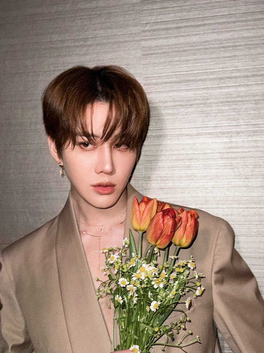 ช่อนี้ให้ใครดีนะ🥰 #ไมค์พิรัชต์ #m1keangelo