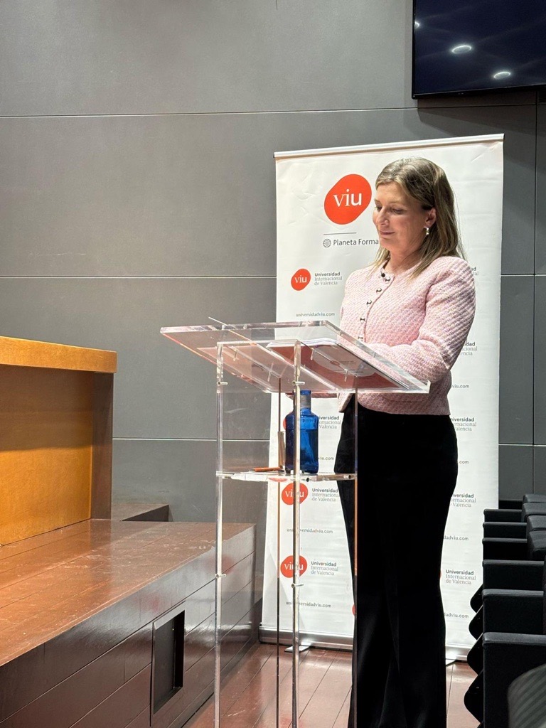 UniversidadVIU's tweet image. 🎉¡Felicidades, Dra. @AnaEscriba!🎉
El 7 de marzo presentó su Exposición de Méritos para la Plaza de Titular VIU en la sede del @ICAV_abogacia-  Ilustre Colegio de Abogados de Valencia. Un gran reconocimiento a su trayectoria y dedicación.
👏 ¡Orgullo VIU! #Derecho #Excelencia