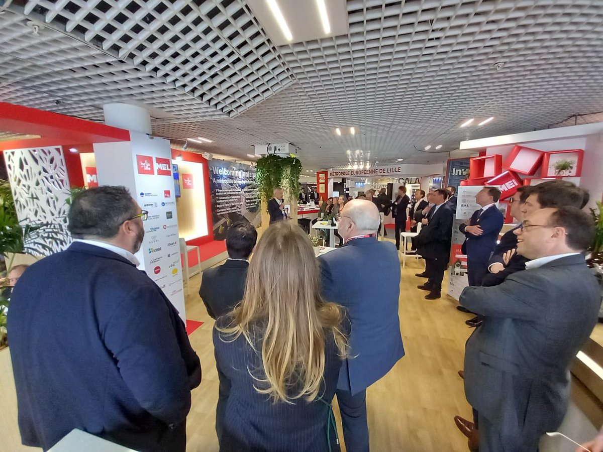 📍 En ce moment sur le stand de la Métropole (Riviera 7 – Stand E1) au #MIPIM2025...
💧 Place à la conférence "La Métropole Européenne de Lille au carrefour du réseau fluvial européen Seine Escaut", présentée par André-Paul Leclercq, Président des Ports de Lille.