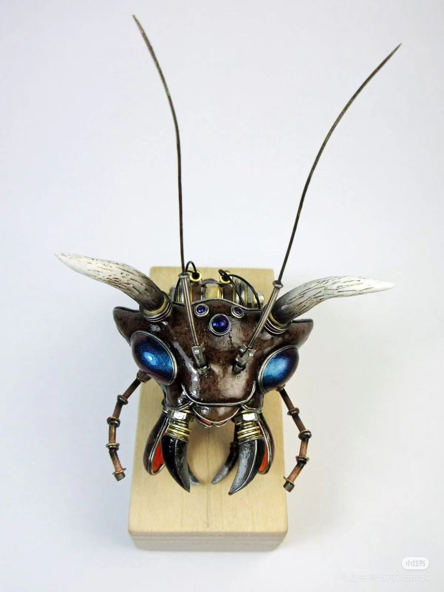 aways_somewhere's tweet image. Voronoid project 第二弾
Mantis head created by Yas Udagawa
Shovel Head制作分の制作工程その3です。
これらの工程は、周さんとそれぞれ制作した頭部を交換して、その頭部に合う胴体を制作していきます。お楽しみに!!