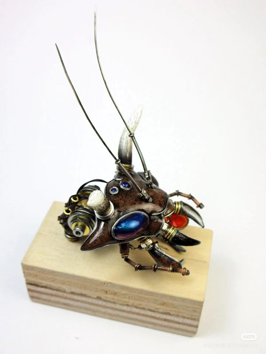 aways_somewhere's tweet image. Voronoid project 第二弾
Mantis head created by Yas Udagawa
Shovel Head制作分の制作工程その3です。
これらの工程は、周さんとそれぞれ制作した頭部を交換して、その頭部に合う胴体を制作していきます。お楽しみに!!