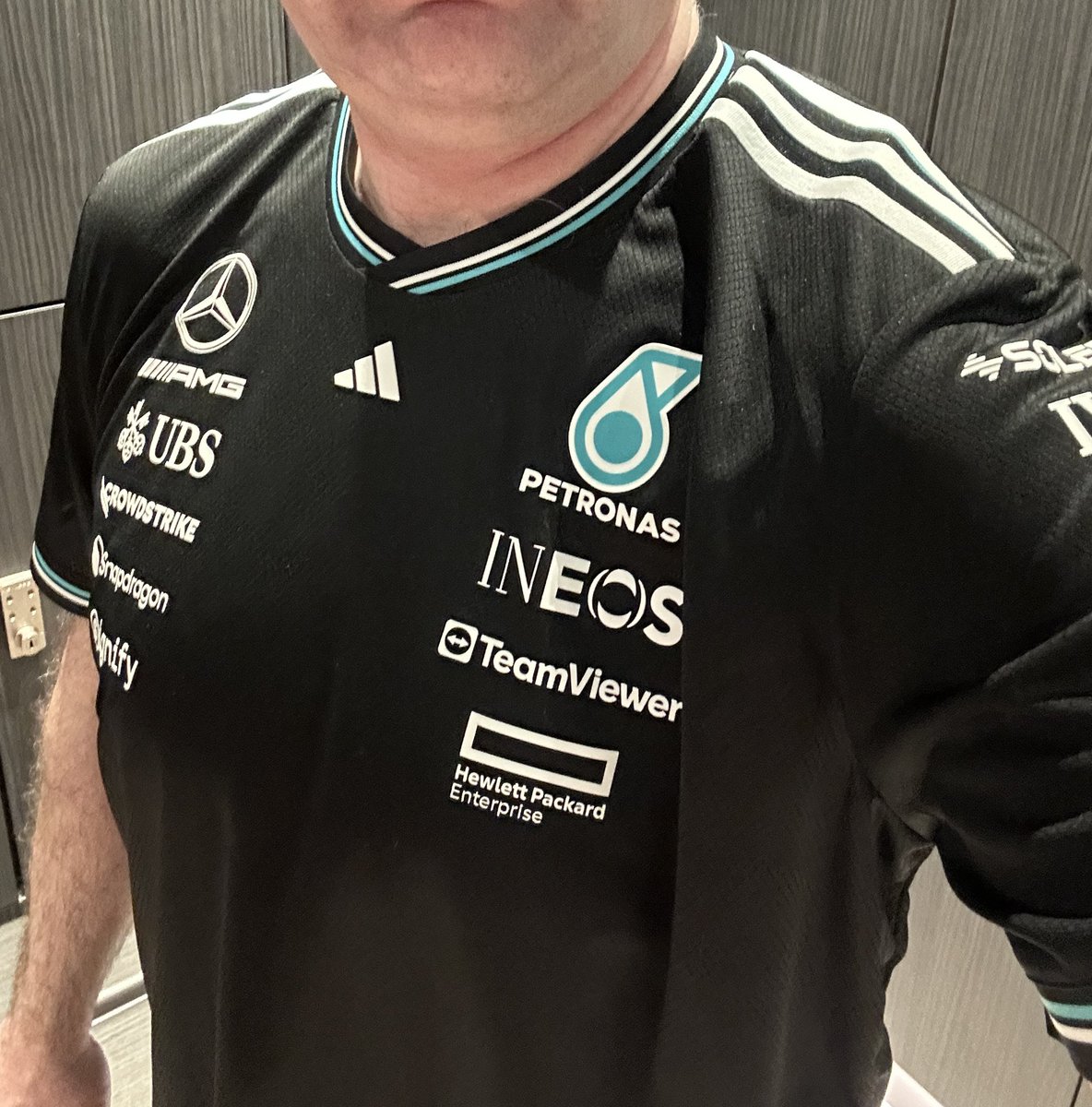 Arrived just in time for the first Grand Prix of 2025 <a href="/MercedesAMGF1/">Mercedes-AMG PETRONAS F1 Team</a> and absolutely loving the new <a href="/adidas/">adidas</a> team wear - now to the weekend 👌🏻☺️