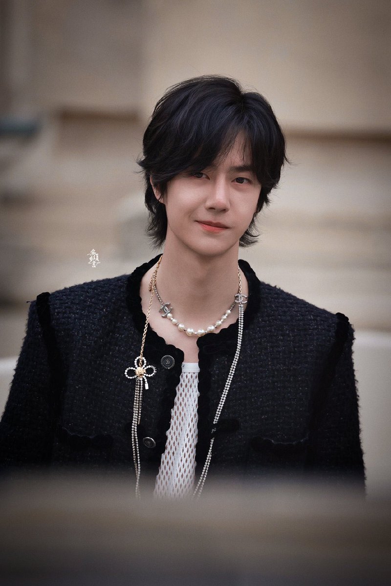 AHHH WANG YIBO !!!!!!

cr 無須多言·王一博
WangYibo AT CHANEL PFW25
#WangYiboCHANELFW25