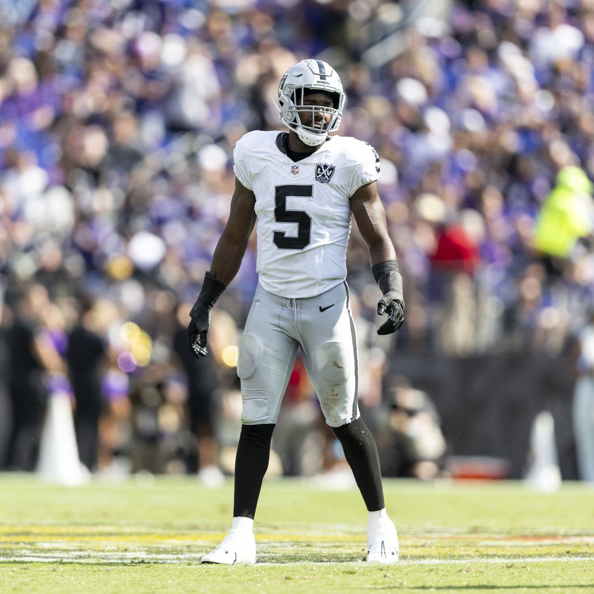 The #Falcons are signing former #Raiders LB Divine Deablo, per his agents <a href="/_SportsTrust/">SportsTrust Advisors</a>.
