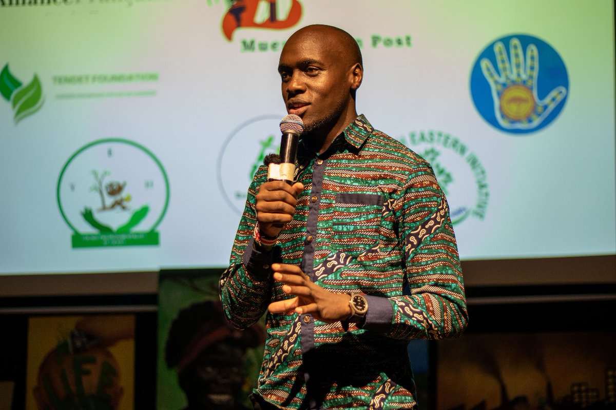 During #WangariMaathaiDay celebrations, <a href="/koechseroney/">Brian Seroney 🇰🇪</a>'s masterful storytelling vividly captured her legacy, enriched by stylistic pauses and imagery. <a href="/prosperhabayo/">Prosper Habayo</a>’s soft guitar in the background added depth and emotion. Read more: shorturl.at/1LQUW