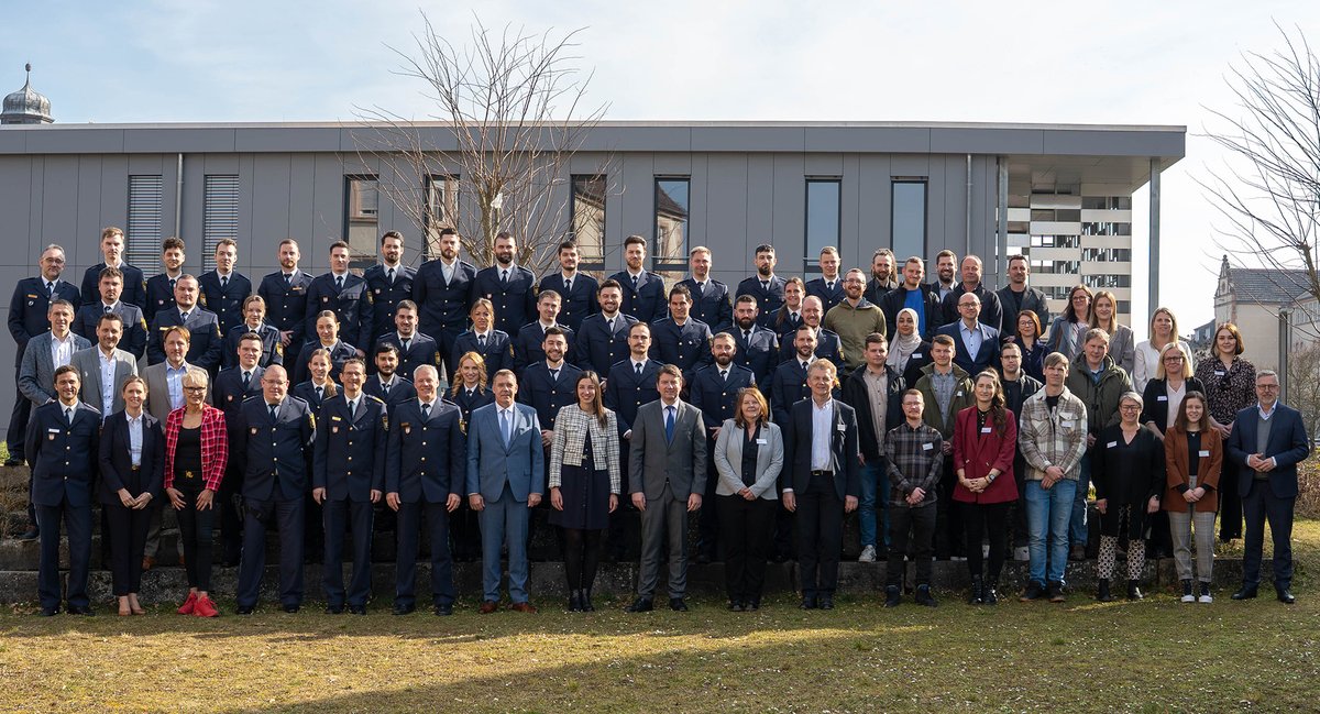 Bayerisches Innenministerium (@baystmi) on Twitter photo Verstärkung für die unterfränkische #Polizei 👮♂️⤴️👮♀️
➡️ #Bayern|s Innenstaatssekretär <a href="/_SandroKirchner/">Sandro Kirchner</a> hat in #Würzburg 6️⃣2️⃣ neue Mitarbeiterinnen und Mitarbeiter der <a href="/PolizeiUFR/">Polizei Unterfranken</a> willkommen geheißen:
„Sie alle tragen zur #Sicherheit in der Region und in ganz Bayern bei.“ Verstärkung für die unterfränkische #Polizei 👮♂️⤴️👮♀️
➡️ #Bayern|s Innenstaatssekretär <a href="/_SandroKirchner/">Sandro Kirchner</a> hat in #Würzburg 6️⃣2️⃣ neue Mitarbeiterinnen und Mitarbeiter der <a href="/PolizeiUFR/">Polizei Unterfranken</a> willkommen geheißen:
„Sie alle tragen zur #Sicherheit in der Region und in ganz Bayern bei.“