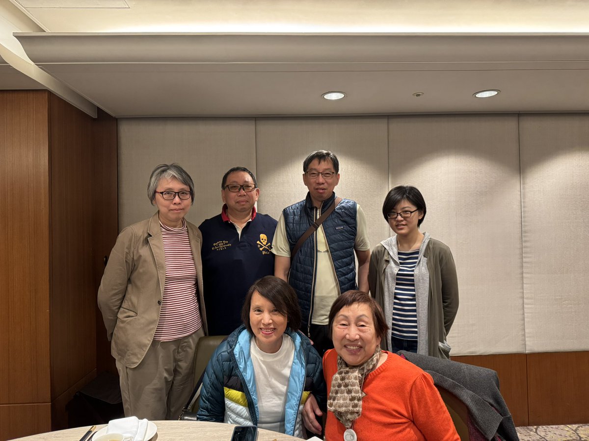 abrahamdartmouh's tweet image. 已經待在美國的小姑姑再回到台北，跟我家人一起聚餐聊天家常