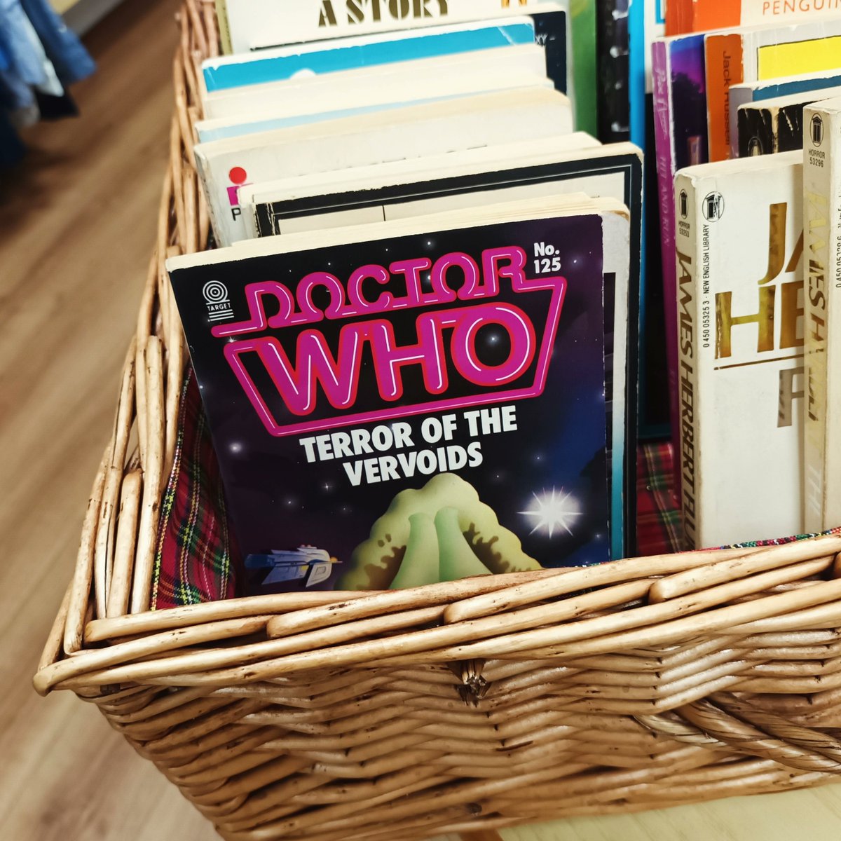 WhosThatGav's tweet image. Went in #Oxfam. Found a book. 📚 #DoctorWho #TerrorOfTheVervoids #TheTrialOfATimelord #charityshop