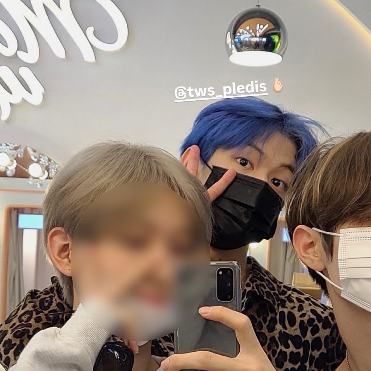 KDH_Global's tweet photo. DOHOON BLUE HAIR 💙

#DOHOON #도훈 #TWS #투어스 #247WithUs @TWS_PLEDIS https://t.co/e1sdr4Rpy2
