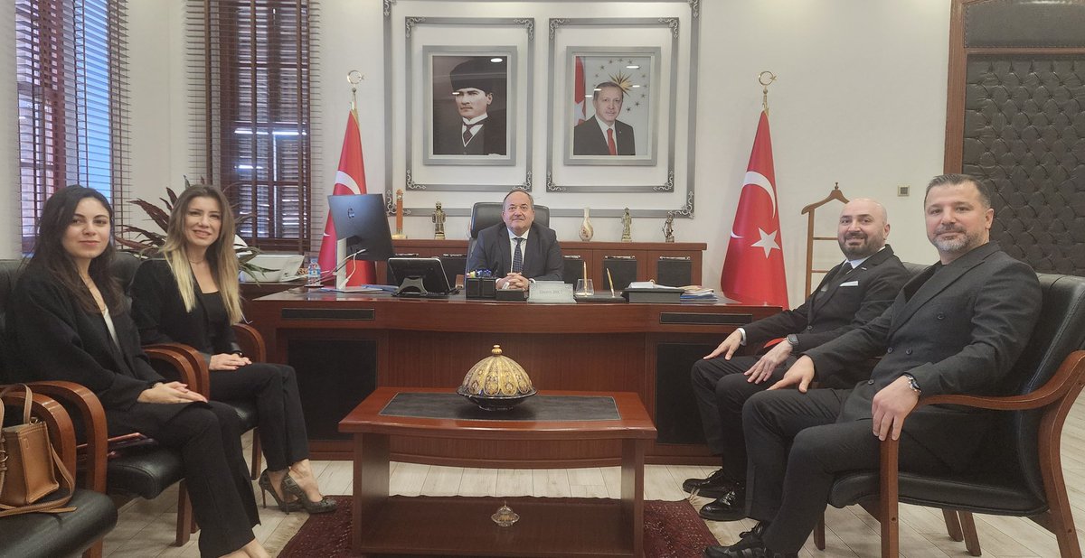 Seyhan Kaymakamı Ekrem İNCİ, Adana Genç İş İnsanları Derneği Yönetim Kurulu Başkanı Cenk YAKIN ve beraberindeki yönetim kurulu üyelerini makamında kabul etti.