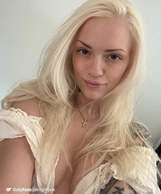 Bare faced. Let’s make Tuesday a great one. https://t.co/1367zwm9gY