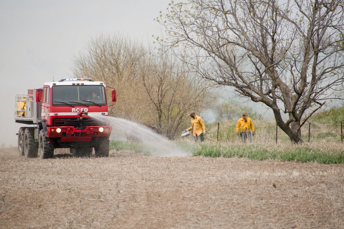 RileyCountyEMFD's tweet image. Prescribed burning season will be here soon. It's an effective land management tool, but only when it’s safe to burn. 

Apply for a burn permit and find more at rileycountyks.gov/1746/Burn-Perm…
Thank you for everything you do to take care of the land and keep the community safe.