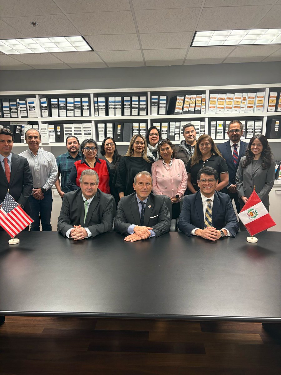 El Canciller Elmer Schialer visitó el Consulado General en #WashingtonDC <a href="/ConperPeruDC/">Consulate General of Peru in Washington D.C.</a> junto al Emb. <a href="/alfredoferrerod/">Alfredo Ferrero</a> y el Cónsul General Javier Prado.  @cancilleriaperu