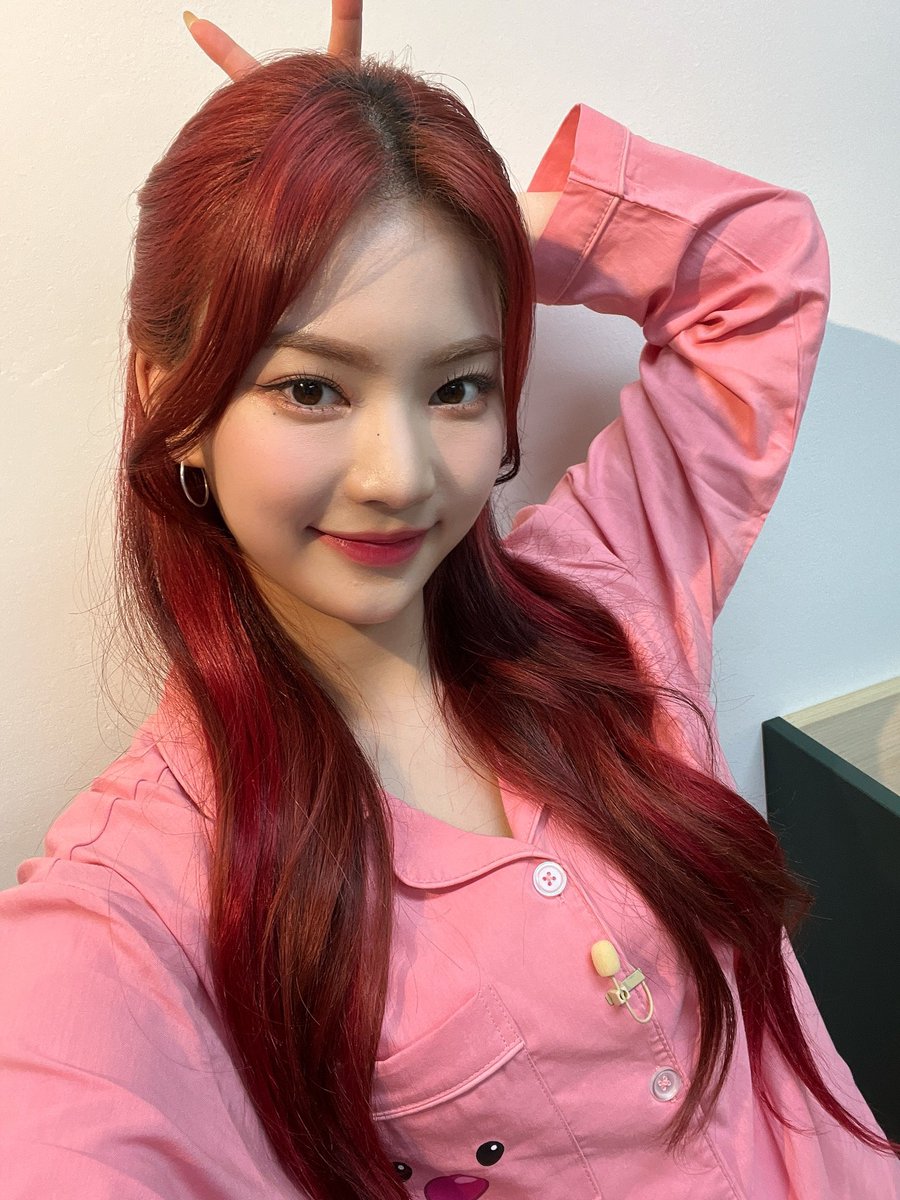 fleurswith's tweet image. chaeng in pink 🩷