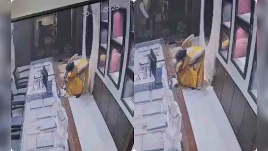 🚨 25 crores looted, but you will also salute this Tanishq employee 🫡

When robbers broke into the showroom in Bihar's Ara, this female employee risked her life and tried to hide the jewellery.

It is clearly visible in the CCTV footage that the female employee is hiding the