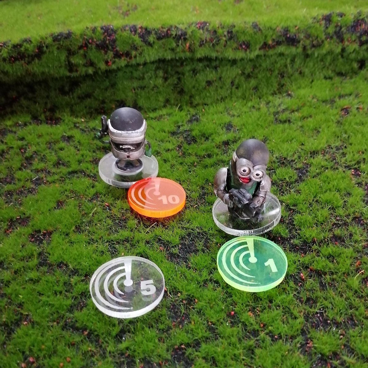 En este enlace podéis encontrar toda la información sobre estos marcadores, oculta un objetivo...camufla una mini...
ourilgames.etsy.com/listing/186947…