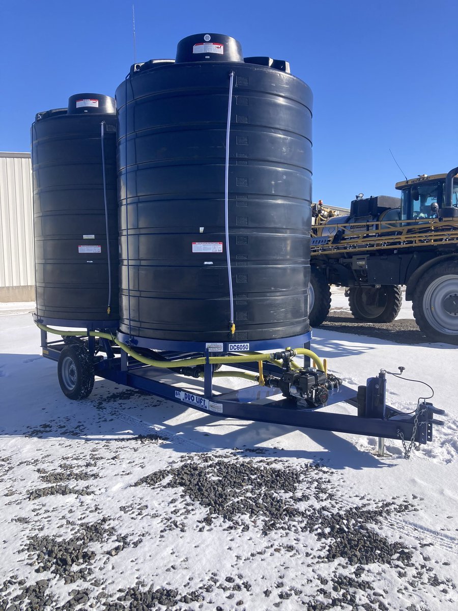 LincoPrecision's tweet image. Busy delivering Duo Lift Trailers for handling liquid fertilizer this spring! Duo lift TD1300CB and a DC6050, both with Enduraplas tanks mounted on them. Plumbed by our shop with Honda motors and banjo pumps 🙌
