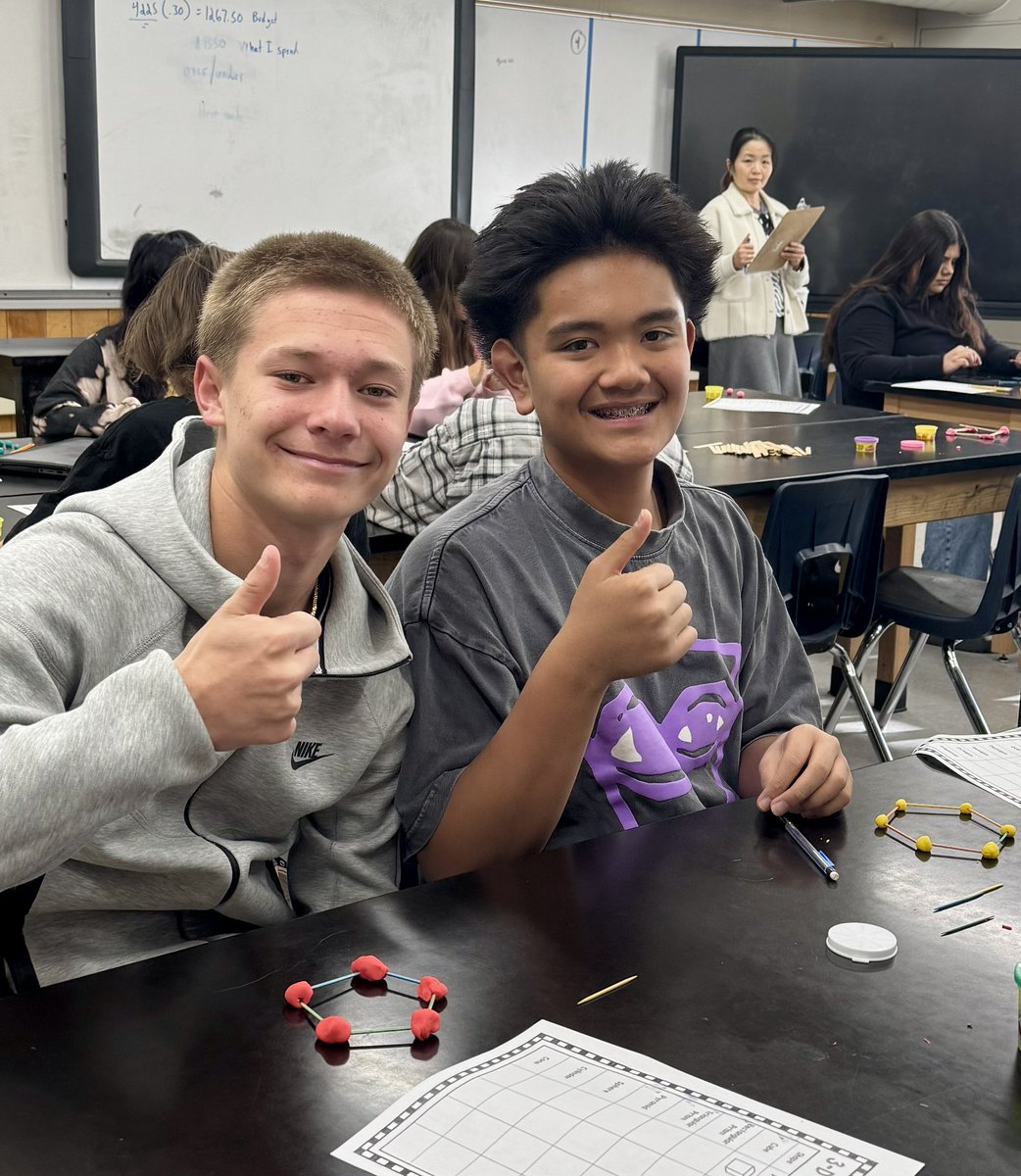 MustangsPHMS's tweet image. We caught some of 8th graders building 2D and 3D models of shapes on our math walkthroughs this morning! Way to show off your #PHMSMustangsPRIDE! 💚🐎 @MtDiabloUSD