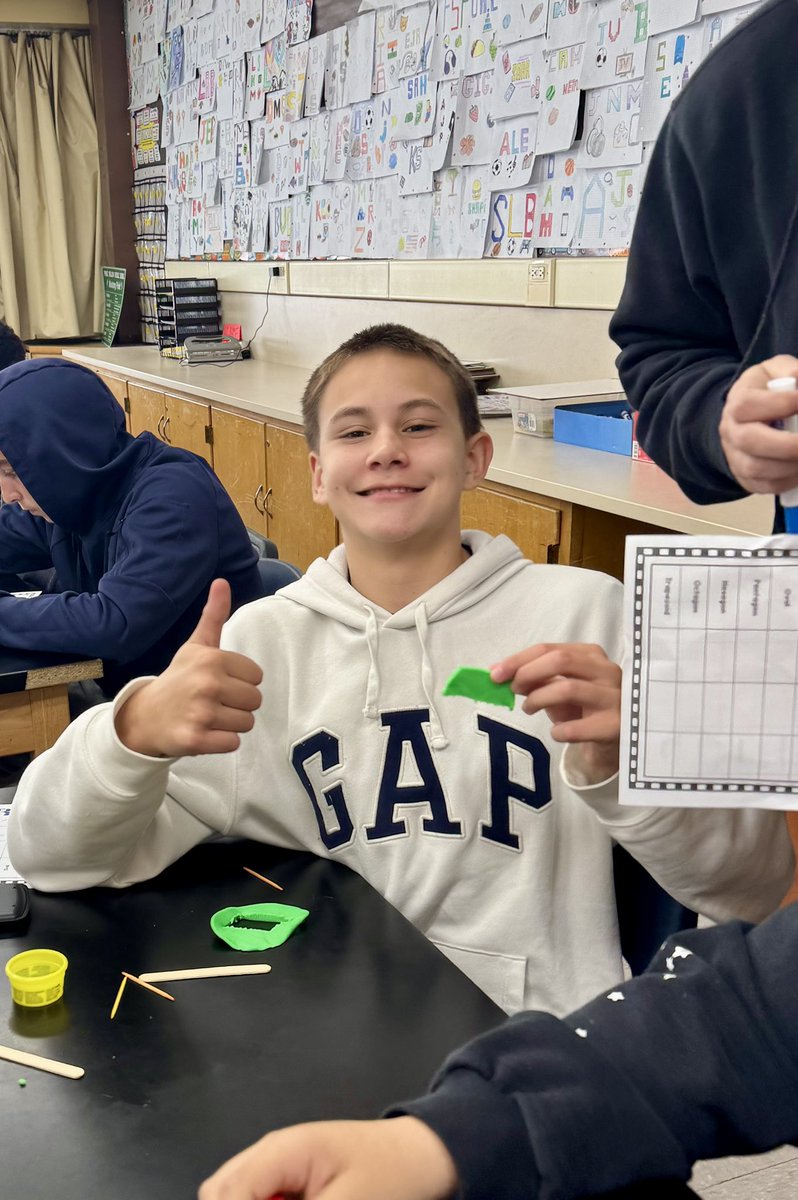 MustangsPHMS's tweet image. We caught some of 8th graders building 2D and 3D models of shapes on our math walkthroughs this morning! Way to show off your #PHMSMustangsPRIDE! 💚🐎 @MtDiabloUSD