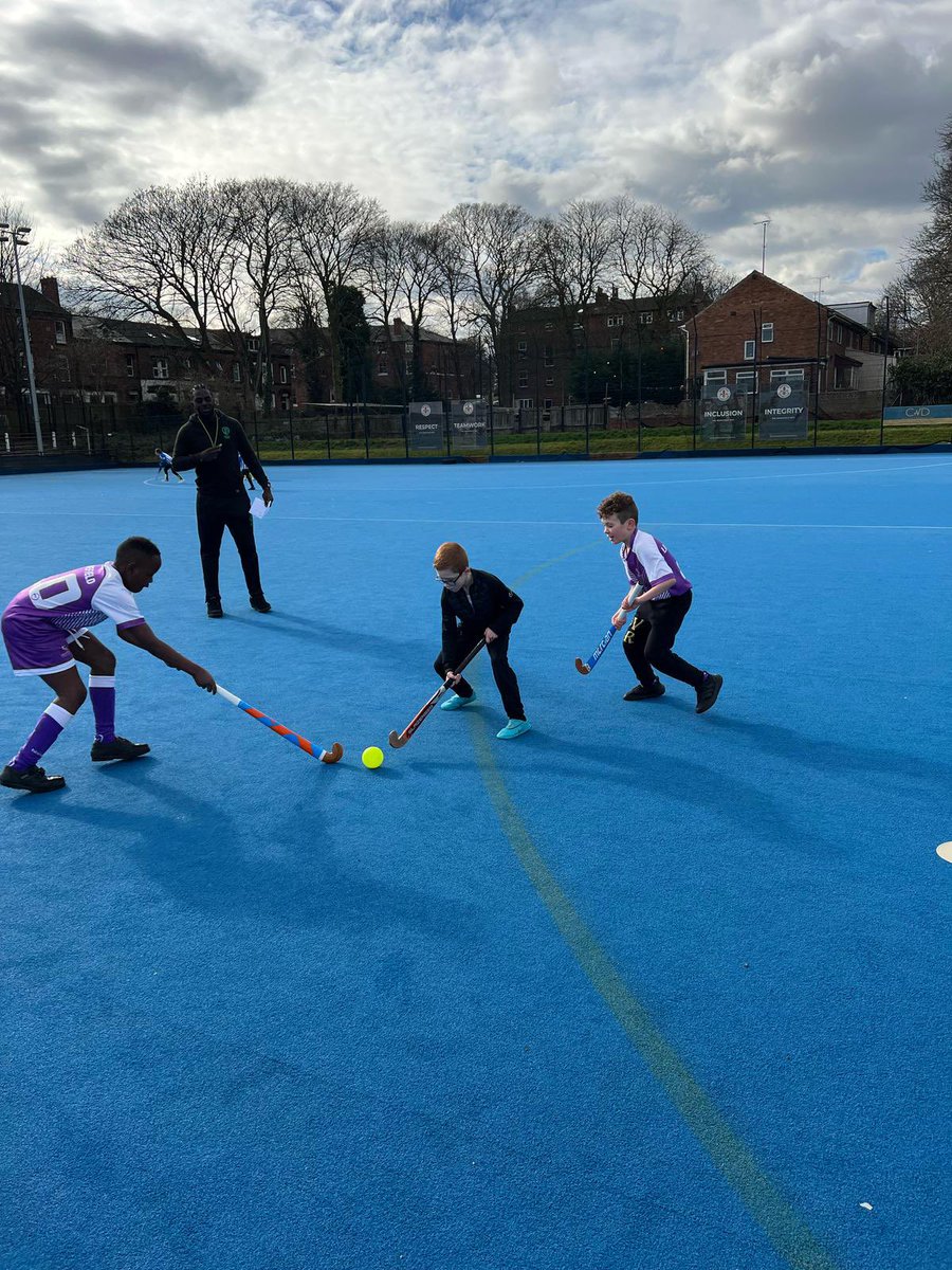 What an afternoon at Wakefield Hockey Club🏑🔥 On the 10-year anniversary of this fantastic event, teams from <a href="/LawefieldW/">LAWEFIELD PRIMARY SCHOOL - WAKEFIELD</a>, <a href="/WakefieldMetSch/">Wakefield Methodist</a> , <a href="/FlanshawJIN/">Flanshaw JIN</a> and The Mount gave it their all, improving with every game. Huge congrats to Methodist and Flanshaw for sharing the win! 🏆👏