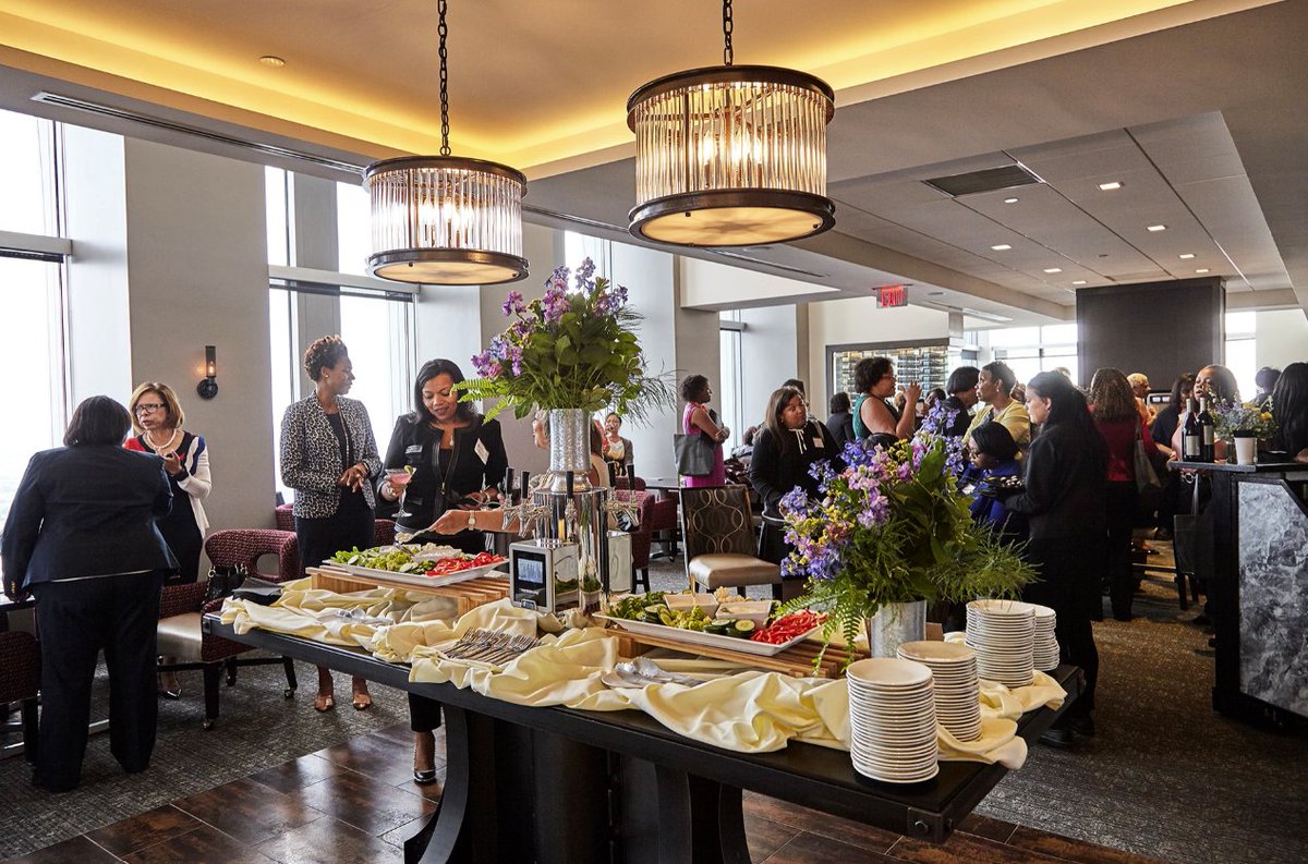 Celebrate your dream wedding or host a successful business event at Pyramid Club! With stunning city views, elegant spaces, and a dedicated team, they ensure every detail is perfect. 
Let them bring your vision to life!
uniquevenues.com/venue/pyramid-…