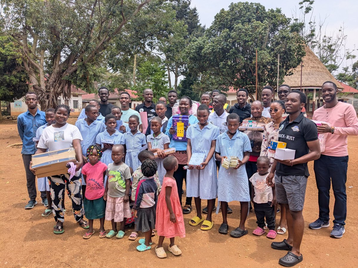 smackists's tweet image. Over the weekend, Old boys of SMACK in Mbarara University, had their annual road trip to Nabugabo Sand Beach which was coupled with a visit and outreach to Nabugabo Primary School💯

The event was a colorful one and special thanks to the lads for this great work.

Duc In Altum 🦅