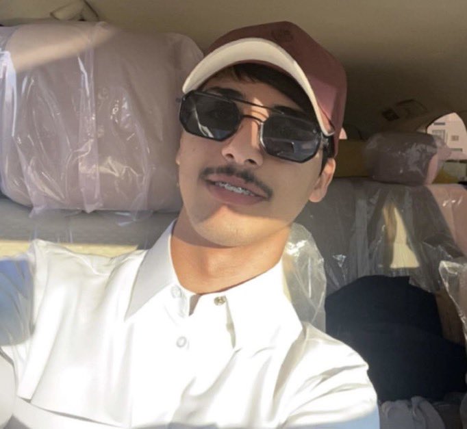 بطريقة بسيطة و عفوية احب اقولك:
شكراً على وجودك في حيانا لانك سبب في تغير  نفسيتنا 🥹💙 و اشتقنااااااااا
#جارالله_العجمي