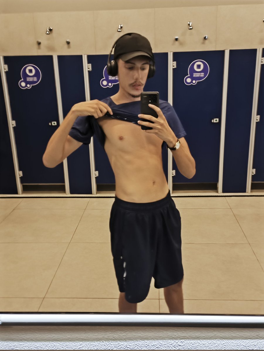 Zirigorold's tweet image. Uma magra gostosa