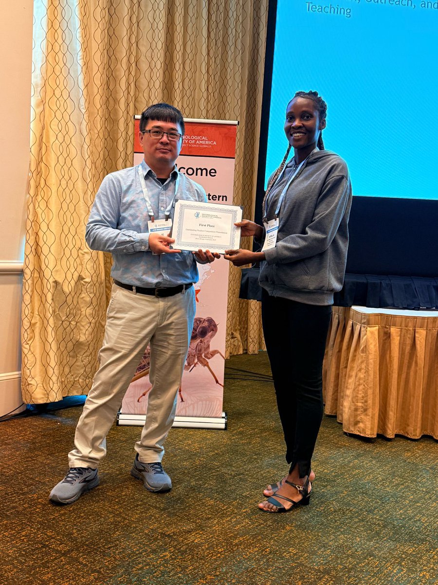 Congratulations to our lovely Stella Ruber for winning first place in the MS poster competition at this year’s SEB meeting! 🥳🎉