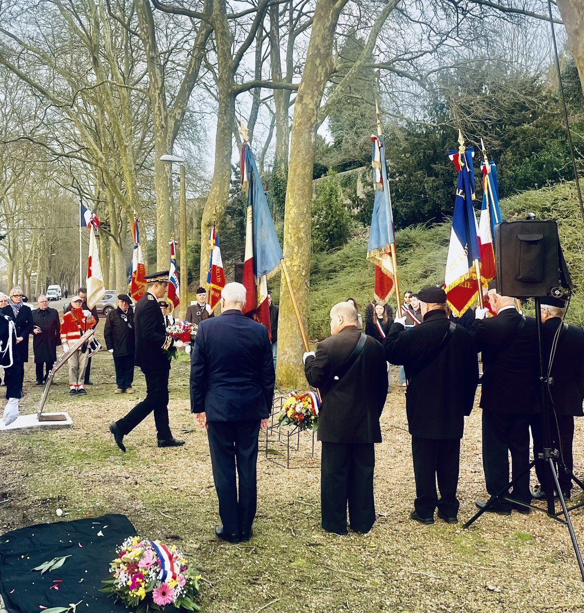 🕊️ #11mars | Journée nationale d'hommage aux victimes du terrorisme

Pensée pour les 130 morts du 13 novembre 2015, pour leurs familles, et tout particulièrement pour Marion, Chartraine qui n’est jamais revenue du concert du Bataclan.