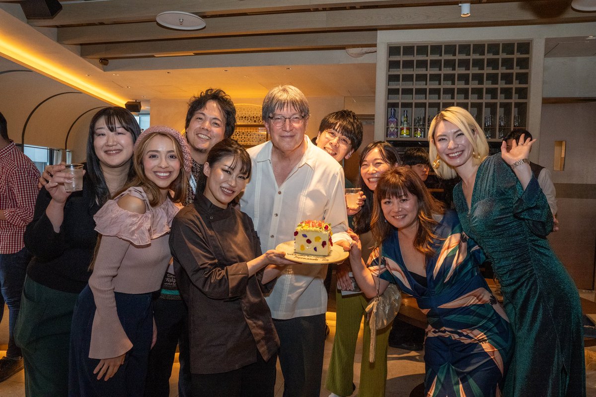 メキシコ🇲🇽で、自分がしてもらって嬉しかったことを、メキシコから日本に来てくれたゲストにお返しする。
想いを送り合うってすごく大切だと思う！
連日のセミナーやご挨拶周りでかなりお疲れだったけど😭最後にみんなでお祝いできてよかった！！
#トレスジェネレーション ローンチパーティーにて^_^