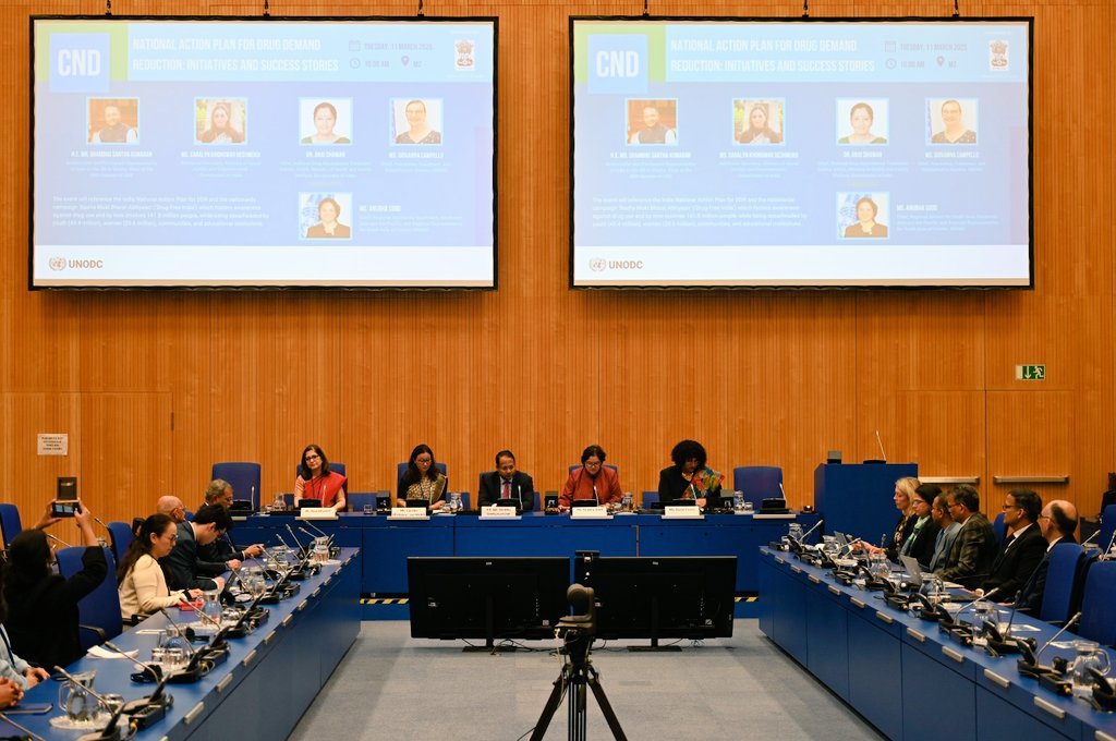 IndiainAustria's tweet photo. 🇮🇳 Side Event@ #CND68 : 
National Action Plan for #DrugDemandReduction (DDR)-  Initiatives&amp; Success Stories

1️⃣India’s commitment to DDR through #NashaMuktAbhiyan - 141M+ engagements
2️⃣Sound prevention &amp; rehabilitation strategies 
3️⃣Strong partnerships with @UNODC +other nations https://t.co/oE9BJSX5ga