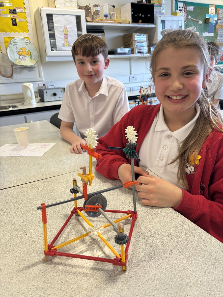 Carolside_PS's tweet photo. Two teams took part in the Williamwood Cluster final this afternoon the challenge was tricky and all teams made excellent models. Well done to our P6 pupils. ⭐️⭐️ #CPSSTEAM @GlasgowSciFest @ERC_STEM https://t.co/zZpUSffyv6