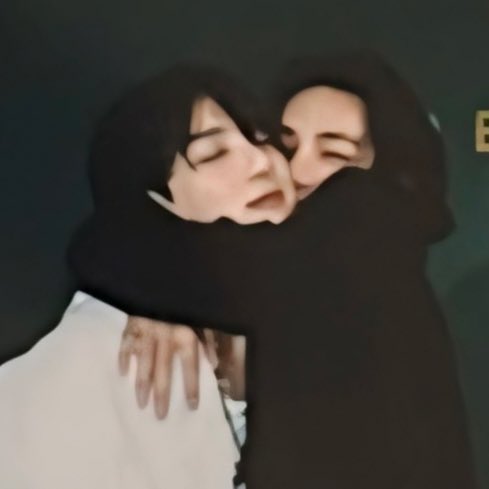 ซ้ายเล่นกล้าม                      ขวาเล่นแก้ม