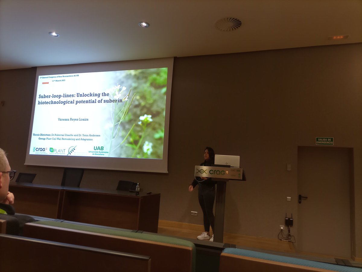 Continuing with Plant synthetic biology and metabolic engineering, Vanessa Reyes-Loaiza from @CRAGENOMCIA has presented her discoveries in the biotechnological potential of suberin.