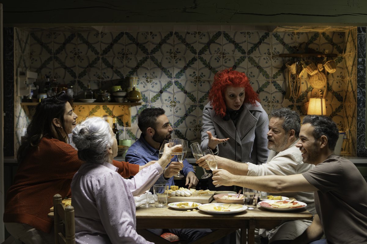 🎬¡Arrancamos el rodaje de #9Lunas! Una comedia dramática dirigida por <a href="/pattycinema/">patricia Ortega</a> y protagonizada por Jorge Sanz, María León, Kiti Mánver, Sara Sálamo, Fernando Guallar y la presentación de Zack Gómez-Rolls. Una cinta feel good sobre la aceptación
de uno mismo y de los demás.