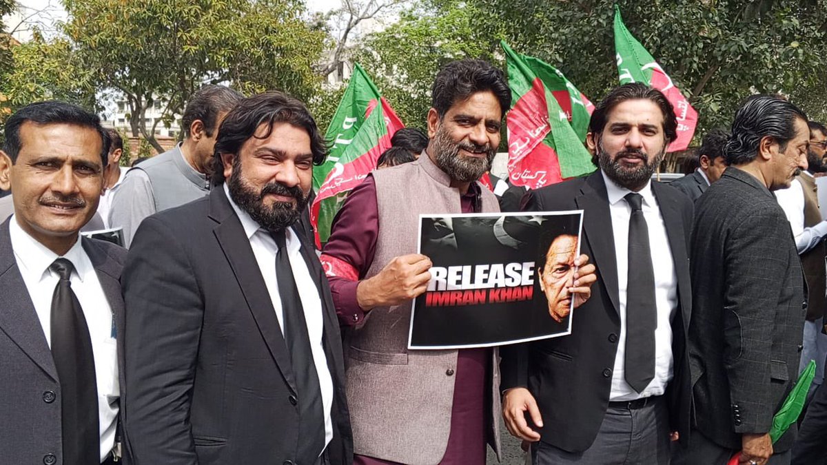 meherbilal's tweet photo. شرم کرو حیا کرو
خان کو رہا کرو
@PTIofficial
#ImranKhanPTI #IKToday https://t.co/MB5qP609n8