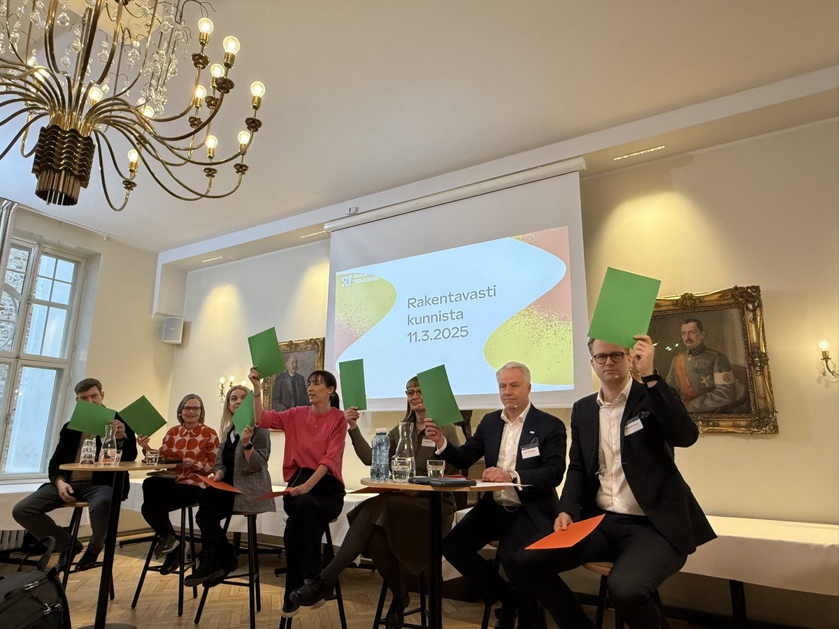 Lähivuosina uhkaa asuntopula, liputtavat panelistit <a href="/LindgrenJussi/">Dr. Jussi Lindgren</a> <a href="/TiinaElo/">Tiina Elo</a> <a href="/MaiKivela/">Mai Kivelä</a> <a href="/eveheinaluoma/">Eveliina Heinäluoma</a> <a href="/TPeltokorpi/">Terhi Peltokorpi</a> <a href="/marcusrantala/">Marcus Rantala</a> ja <a href="/sakarirokkanen/">Sakari Rokkanen</a> 
➡️Vaikuttaa asumisen hintaan, jolla on iso merkitys paitsi yksilölle myös työnantajille 
#RTvaalit #kuntavaalit