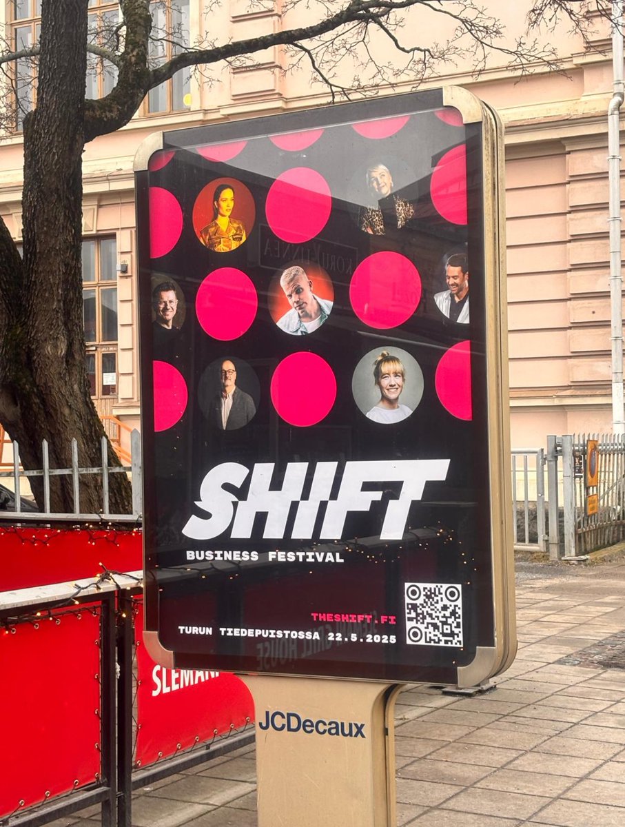 Ihan huikeaa huomata oma naama Turun lähes jokaisesta keskustassa olevasta julisteesta! 🤩

Puhumattakaan, että mukana jengissä on Elastinen, Sanni, Anna Perho, Linda Liukas, Henrik Dettmann ja Mikko Leppilampi. Siis WAU!

22.5. rokkaan myynnin ilosanomaa The Shiftissä! 😎🎆