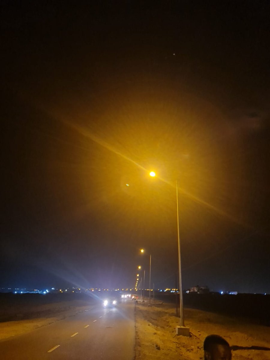 Iluminação pública no troço Hotel Iona (antigo Infotour) - Centralidade da Praia Amélia, na cidade de Moçâmedes.
Fazemos mais e melhor pela vida das pessoas concretas.