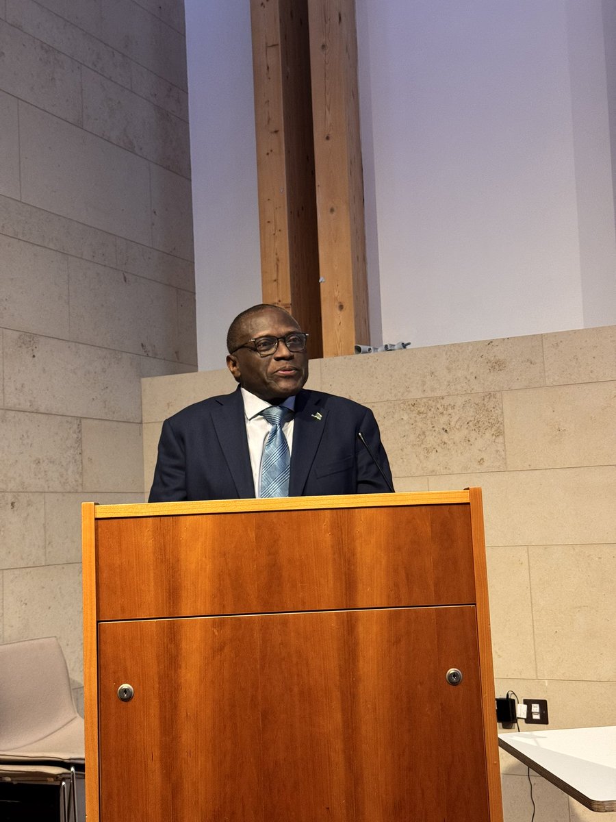 oxfordafrica's tweet photo. A huge thank you to everyone who attended our special event with His Excellency @ngokweyndolamb, Ambassador of the Democratic Republic of Congo 🇨🇩. With over 140 attendees, the discussion on the ongoing conflict in Eastern DRC was both insightful and deeply impactful. https://t.co/mDXRwIs18y