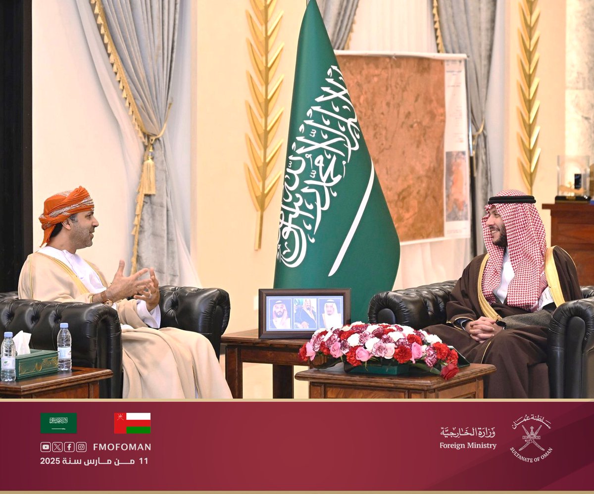 📸 #جدة | صاحب السمو الملكي الأمير سعود بن نهار بن سعود آلـ سعود، محافظ الطائف، يستقبل سعادة سالم بن محمد البوسعيدي، قنصل عام سلطنة عمان في جدة.