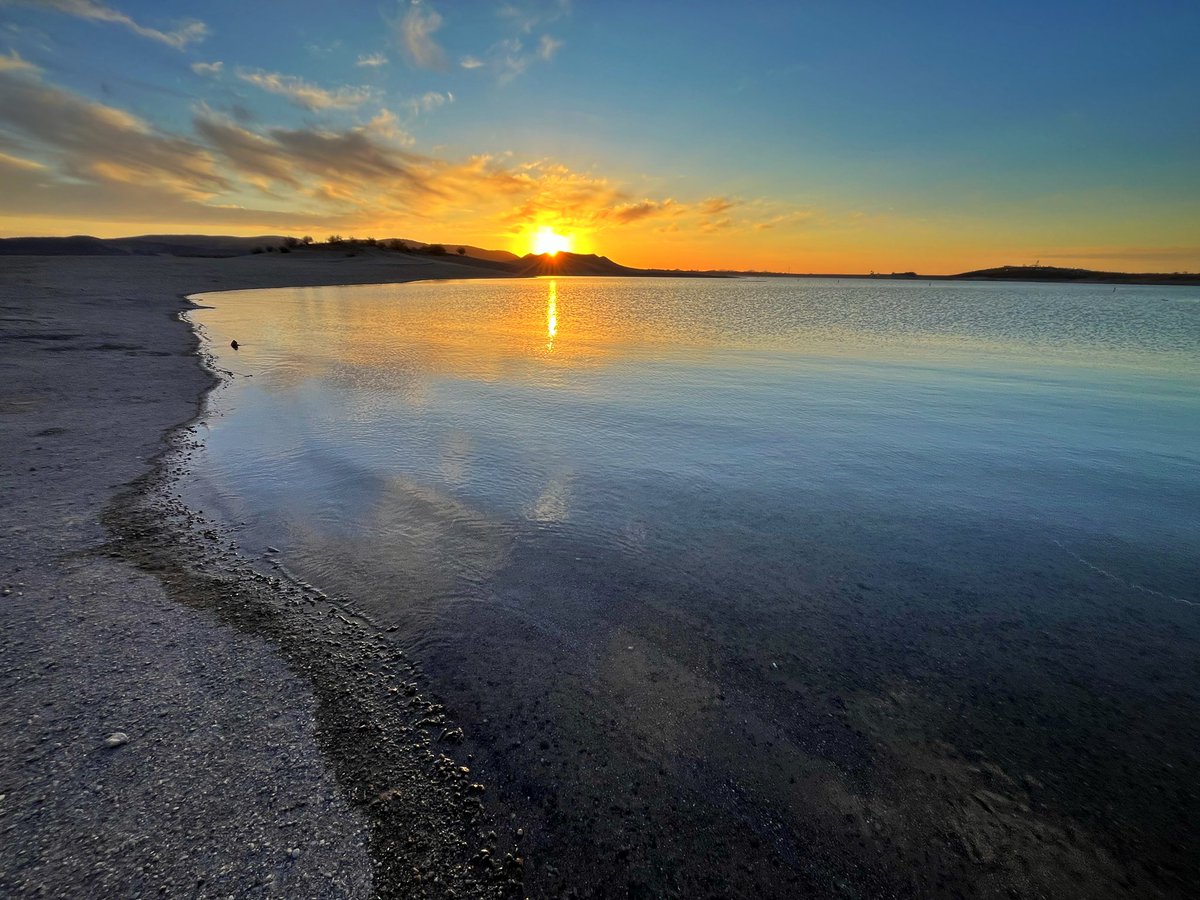 This morning’s sunrise over Lake Pleasant, Peoria, AZ. #Arizona #sunrise <a href="/PeoriaAZ/">Peoria, AZ ☀️</a>