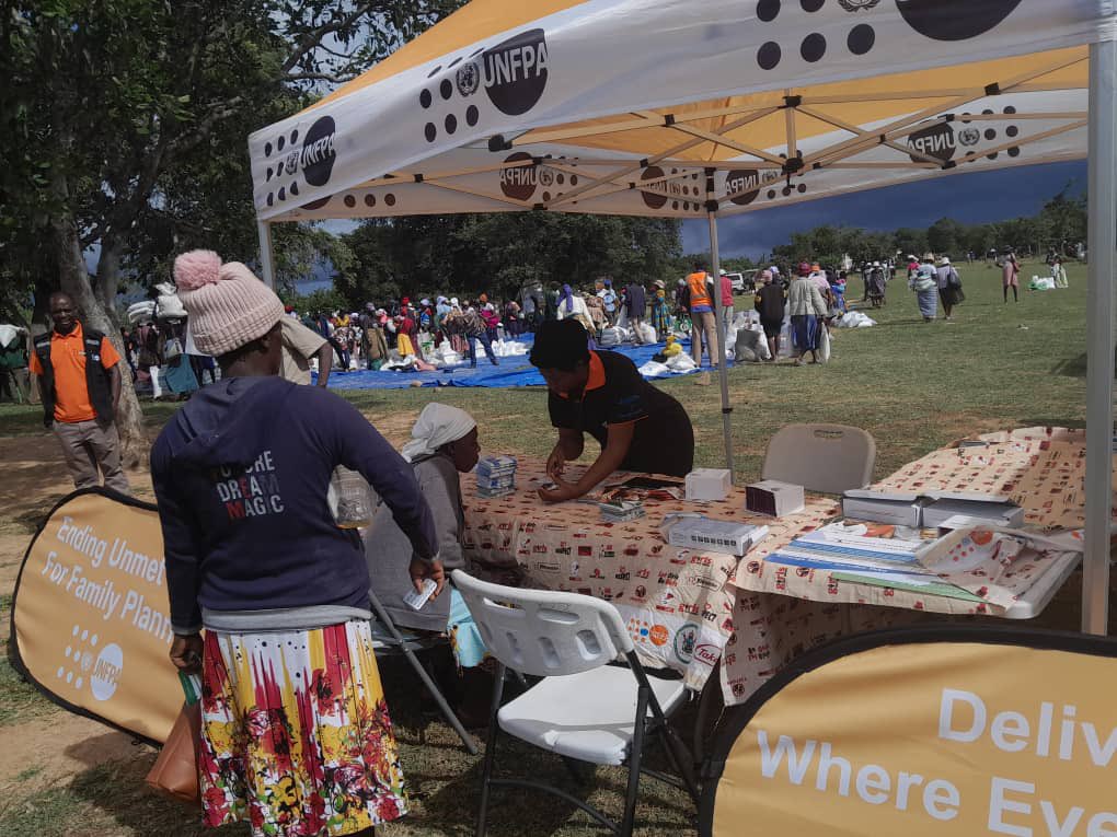 UNFPA Zimbabwe (@unfpa_zimbabwe) on Twitter photo Taking health care to the community!
<a href="/UNFPA/">UNFPA</a> is in Buhera 2day bringing integrated #SRHR services to the community during <a href="/WFP_Zimbabwe/">WFP Zimbabwe</a> food distribution exercise with <a href="/MoHCCZim/">Ministry of HealthZW</a> <a href="/ZNFPCOfficial/">Zimbabwe National Family Planning Council</a> . #CervicalCancer & #BreastCancer screening, #HealthEducation #FamilyPlanning services Taking health care to the community!
<a href="/UNFPA/">UNFPA</a> is in Buhera 2day bringing integrated #SRHR services to the community during <a href="/WFP_Zimbabwe/">WFP Zimbabwe</a> food distribution exercise with <a href="/MoHCCZim/">Ministry of HealthZW</a> <a href="/ZNFPCOfficial/">Zimbabwe National Family Planning Council</a> . #CervicalCancer & #BreastCancer screening, #HealthEducation #FamilyPlanning services