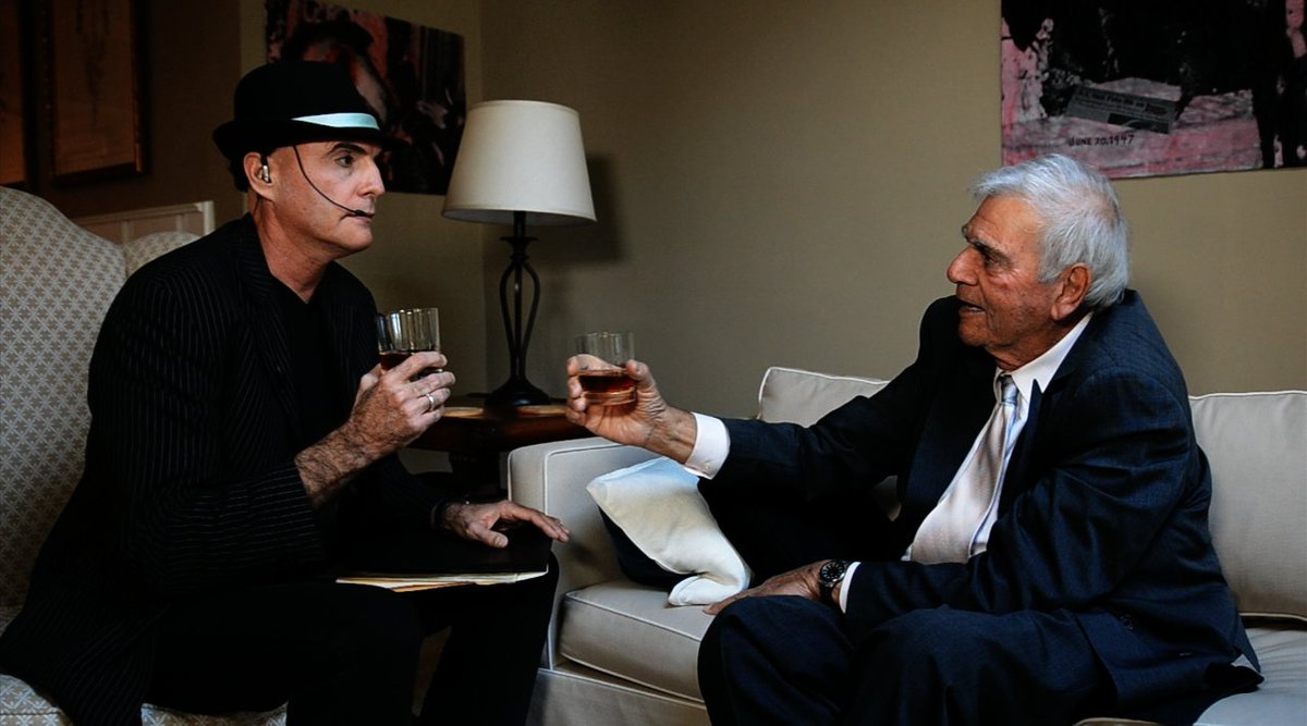 A final toast: The SCAMMERHEAD and cryptic
investor Ben Sarnus (Alex Rocco, "The Godfather")
lock in the deal with a clink of single malts.
@scammerhead now streaming free on <a href="/Tubi/">Tubi</a>: tubitv.com/movies/1000162……And GooglePlay: bit.ly/46u7iBC 
#FilmNoir #NeoNoir #Tubi📷