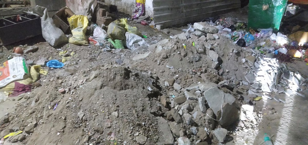 jitendder1's tweet photo. Dear @DPCC_pollution @dtptraffic @MCD_Delhi pple are illegally dumping the rubble and constrction material near DDA flats phase II Katwaria Sarai delhi-16. This is causing soil and air pollution and obstructing traffic. plz take strict action to make the place clean nd livable https://t.co/YWlIQpVKDy