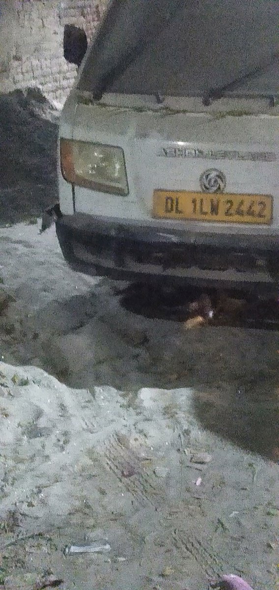 jitendder1's tweet photo. Dear @DPCC_pollution @dtptraffic @MCD_Delhi pple are illegally dumping the rubble and constrction material near DDA flats phase II Katwaria Sarai delhi-16. This is causing soil and air pollution and obstructing traffic. plz take strict action to make the place clean nd livable https://t.co/YWlIQpVKDy
