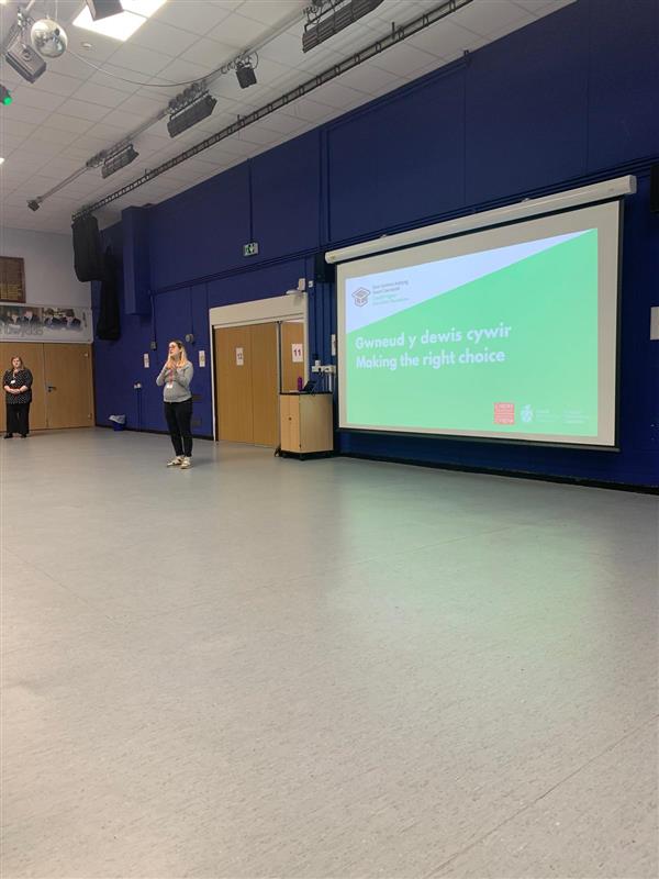 Cardiff HE Roadshow (@cdf_highered) on Twitter photo Beth delivering a very popular workshop for year 9 pupils at <a href="/YGTredegarCS/">Ysgol Gyfun Tredegar</a> yesterday!
Beth yn cyflwyno gweithdy poblogaidd iawn i ddisgyblion blwyddyn 9 yn <a href="/YGTredegarCS/">Ysgol Gyfun Tredegar</a> ddoe! Beth delivering a very popular workshop for year 9 pupils at <a href="/YGTredegarCS/">Ysgol Gyfun Tredegar</a> yesterday!
Beth yn cyflwyno gweithdy poblogaidd iawn i ddisgyblion blwyddyn 9 yn <a href="/YGTredegarCS/">Ysgol Gyfun Tredegar</a> ddoe!