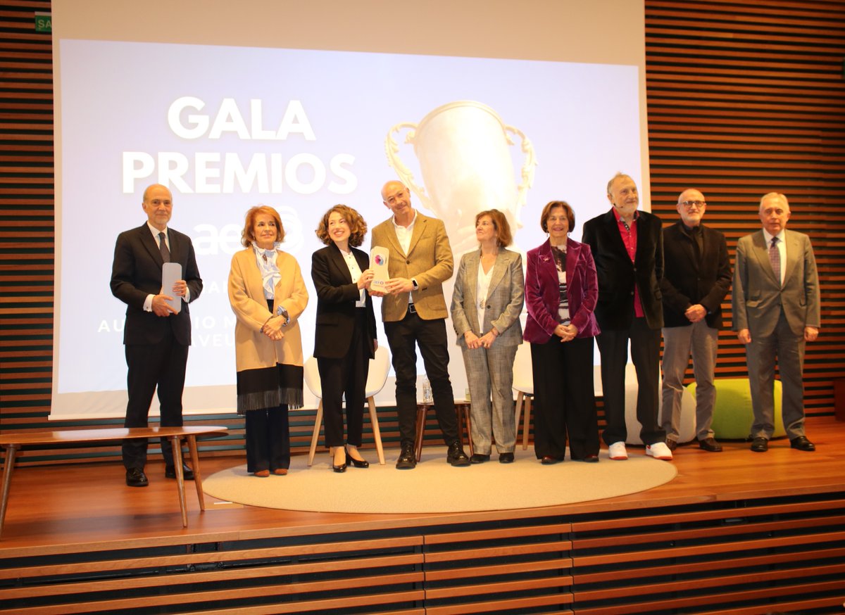 FUN_INTEGRA's tweet photo. 🏅Hemos sido galardonados por @AEF_fundaciones en la categoría #Colaboración. Este premio reconoce nuestro trabajo conectando +450 entidades sociales y +75 empresas para generar empleo a 2.000 personas cada año. ¡Muchas gracias por el reconocimiento! #CompromisoSocial #PremiosAEF https://t.co/QbYFQOLdFC